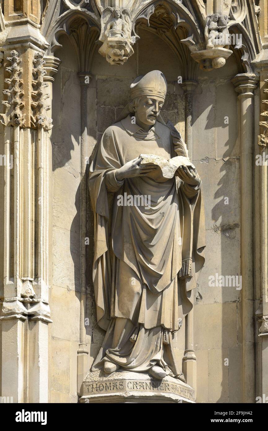 Canterbury, Kent, UK. Canterbury Cathedral: statue on the South West porch of 'Thomas Cranmer Archiepisc' Thomas Cranmer (1489 - 1556) leader of the E Stock Photo
