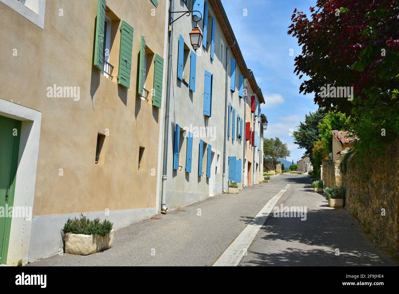 Typical Provençal style architecture in the picturesque village of Lourmarin in Vaucluse, Provence France. Stock Photo