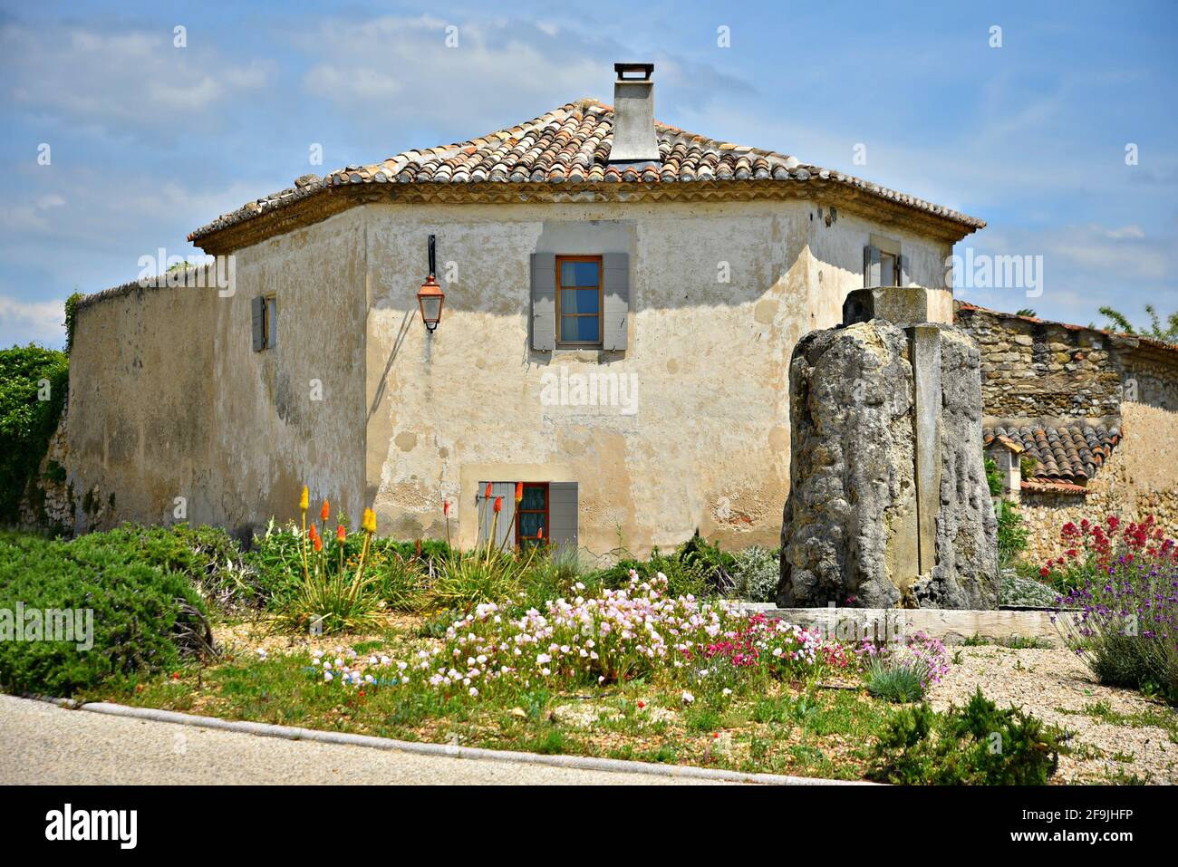 Typical Provençal style rural house with a clay tile rooftop in the picturesque village of Lourmarin in Vaucluse, Provence France. Stock Photo