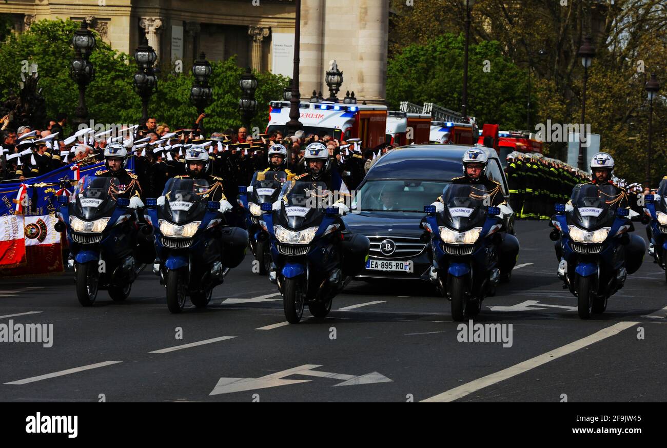 Abschied und Trauer und letzte militärische Ehre für einen französischen Offizier in Paris Frankreich Stock Photo