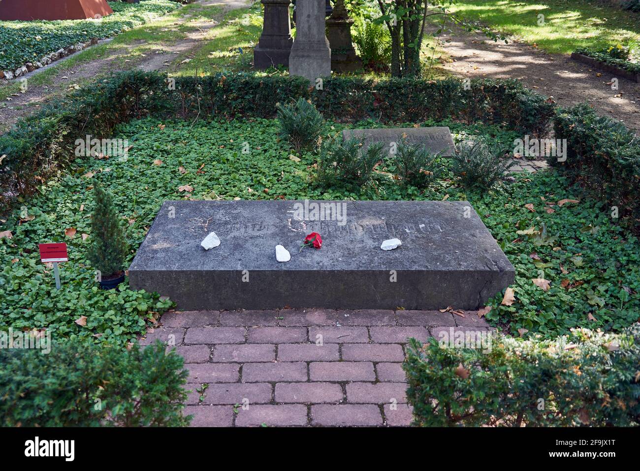 Grab von Arthur Schopenhauer, deutscher Philosoph, Ehrengrab, Hauptfriedhof, Frankfurt am Main, Hessen, Deutschland Stock Photo