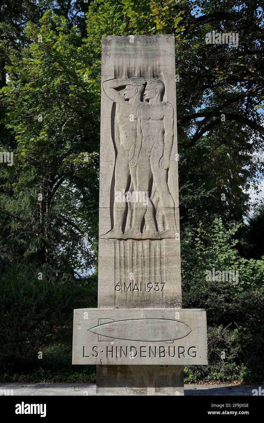 Denkmal zum Unglück von Luftschiff Hindenburg in Lakehurst, USA am 06.05.1937, Gemeinschaftsgrabstätte von 7 Opfern, Hauptfriedhof, Frankfurt am Main, Stock Photo