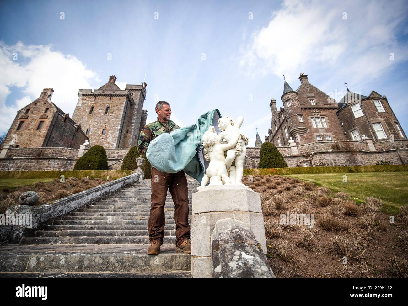 Drummond castle gardens hires stock photography and images Alamy
