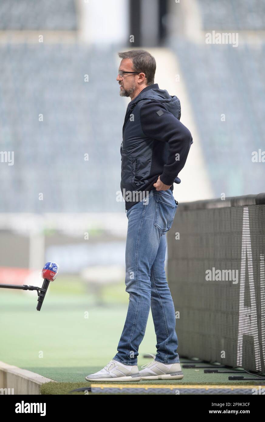 Sports director Fredi BOBIC (F) pulls up his pants, jeans, soccer 1st  Bundesliga, 29th matchday, Borussia Monchengladbach (MG) - Eintracht  Frankfurt (F) 4: 0, on April 17, 2021 in Borussia Monchengladbach /