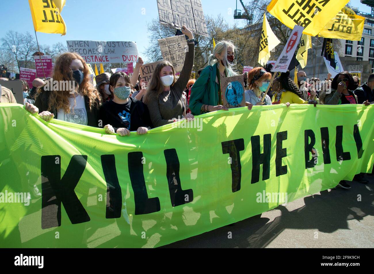 17.04.2021. Kill the Bill protest. Wellington Arch. A crowd of protesters wearing facemasks lead the march behind a banner saying 'Kill the Bill'. Stock Photo