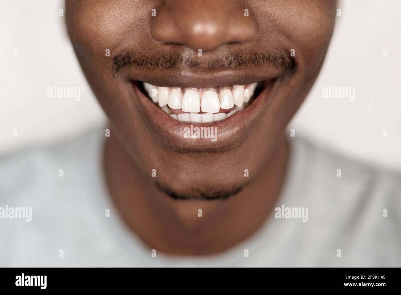 Big smile with teeth hi-res stock photography and images - Page 3 ...