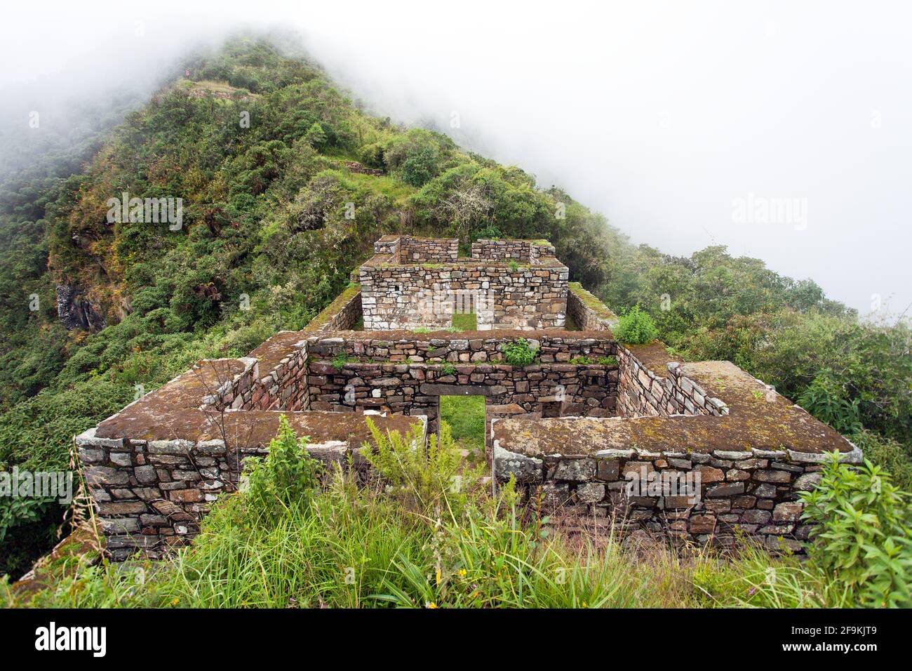 Inca trail ruins trek peru andes hi-res stock photography and images ...