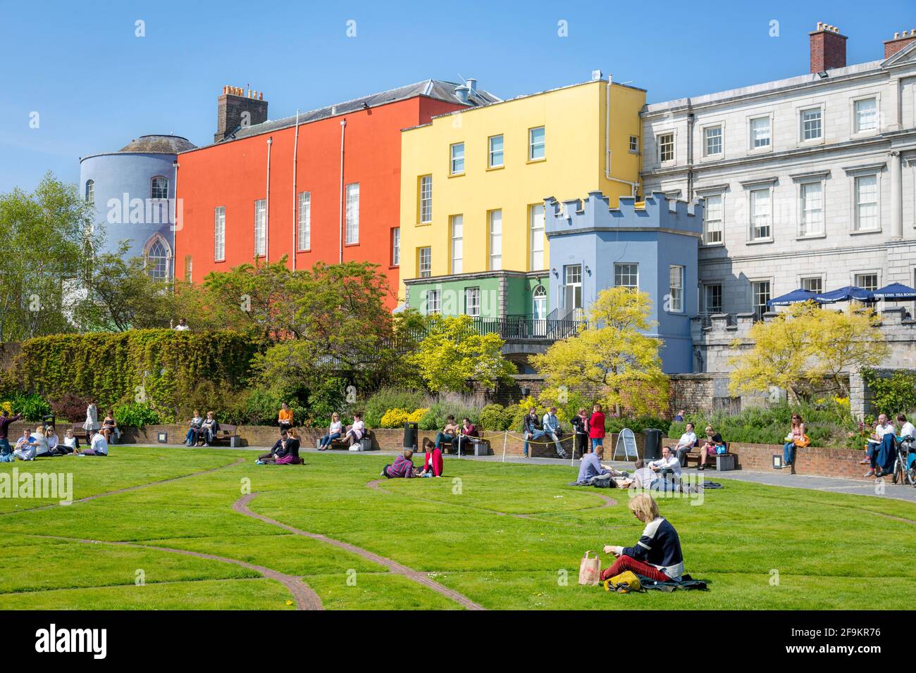 Lunchtime on a sunny day in the gardens below Dublin Castle, Dublin, Eire, Republic of Ireland Stock Photo