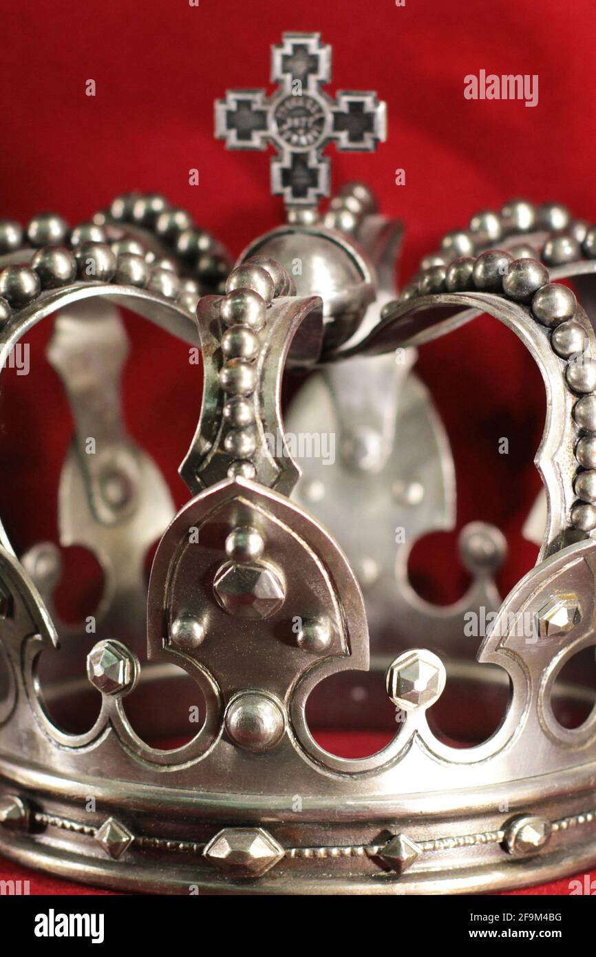 Crown on a red background Stock Photo - Alamy