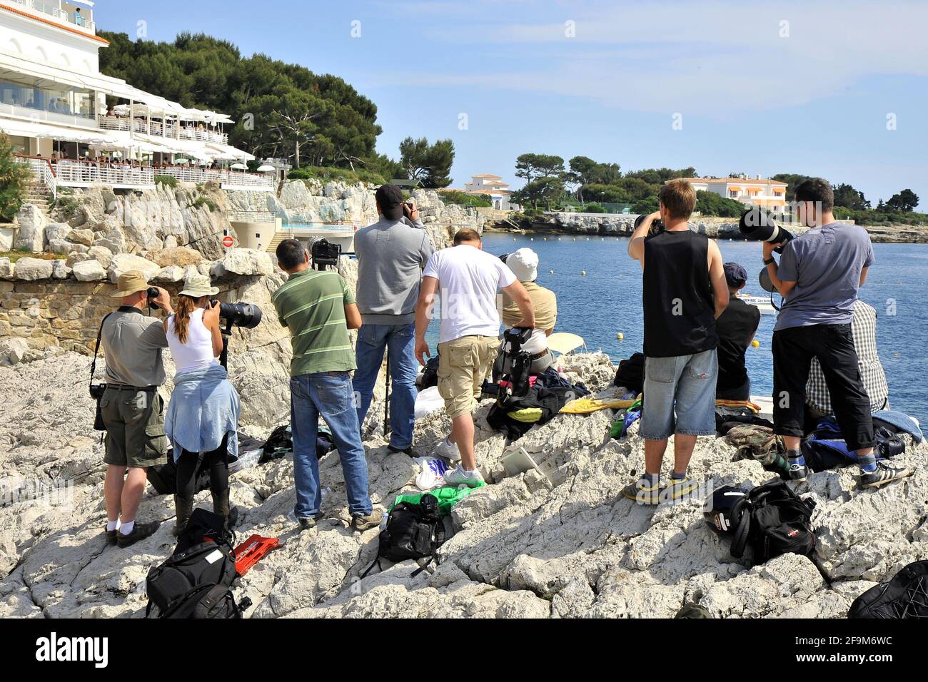 18th May 2011. Paparazzi, Photographers on the rocks by the hotel du Cap Eden Roc, Antibes, France Stock Photo
