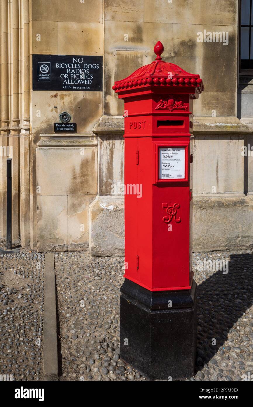 Vintage Postbox outside Kings College University of Cambridge - 1860s Grade II listed hexagonal Penfold Letter Box with VR initials Stock Photo