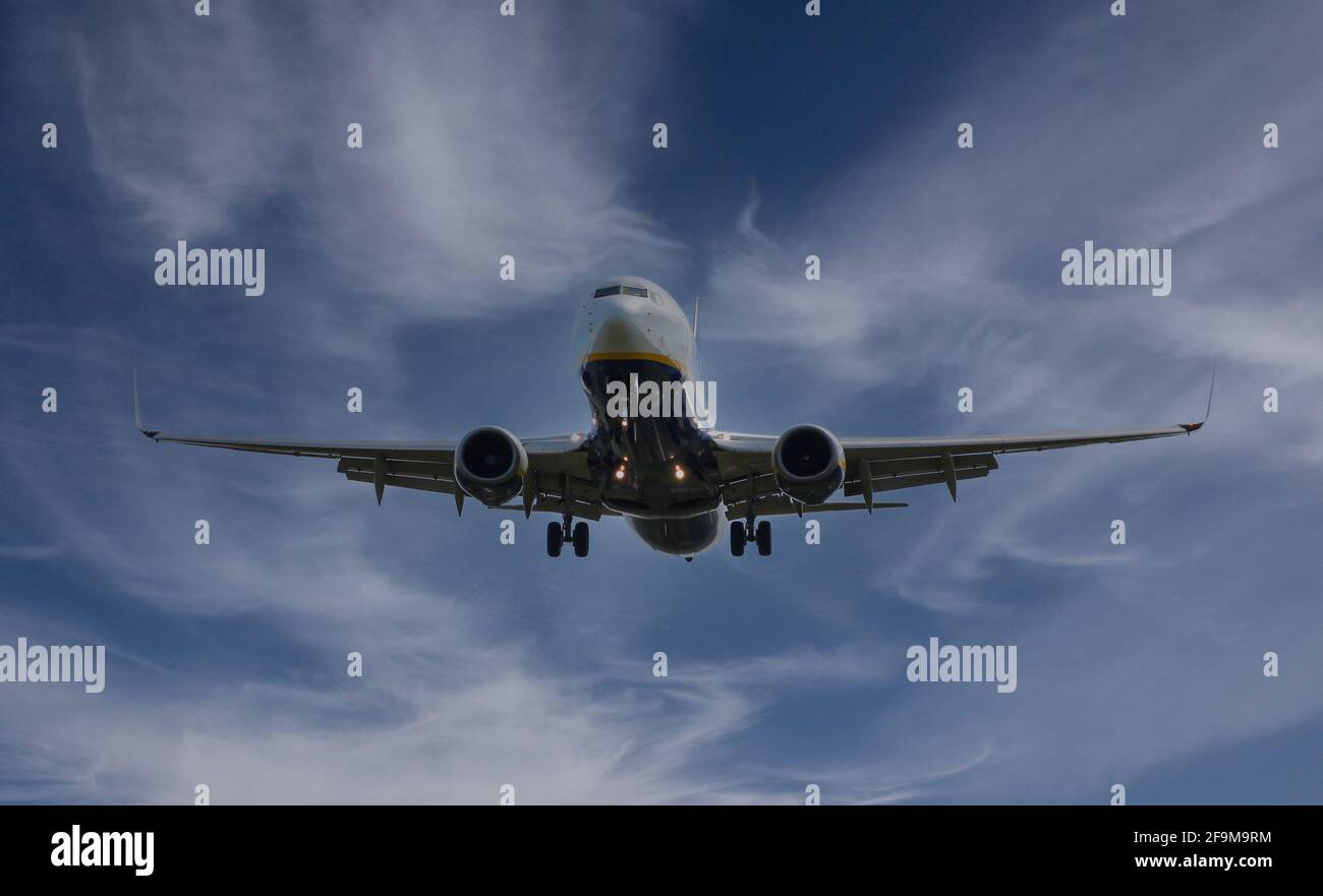 Ryan Air Boeing 737-800 landing transport Stock Photo