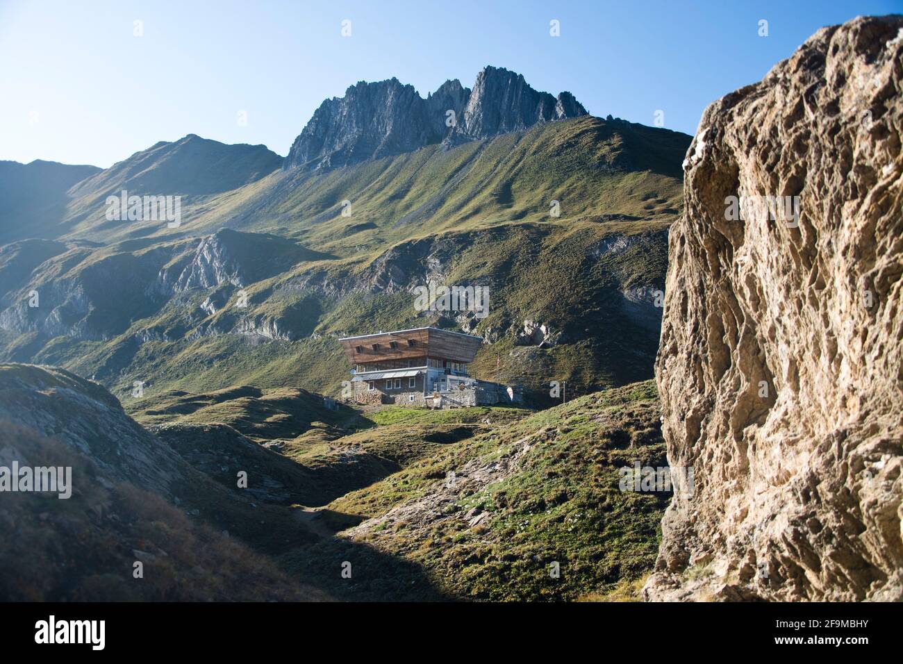 Corno-Gries, eine der faszinierendsten Berghütten der Schweiz, im Tessiner Val Bedretto Stock Photo