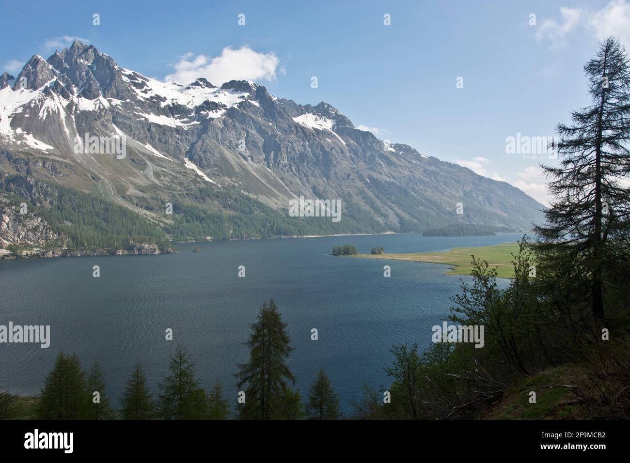 Blick über den Silsersee auf den Piz Lagrev im Oberengadin Stock Photo