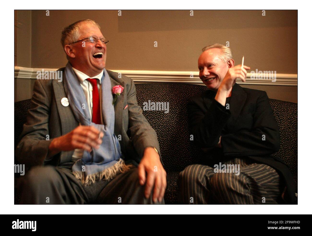 David Hockney and Joe Jackson supporting FOREST (Freedom Organisation for  the right to enjoy smoking Tobacco) at labour party conf brightonpic David  Sandison 28/9/2005 Stock Photo