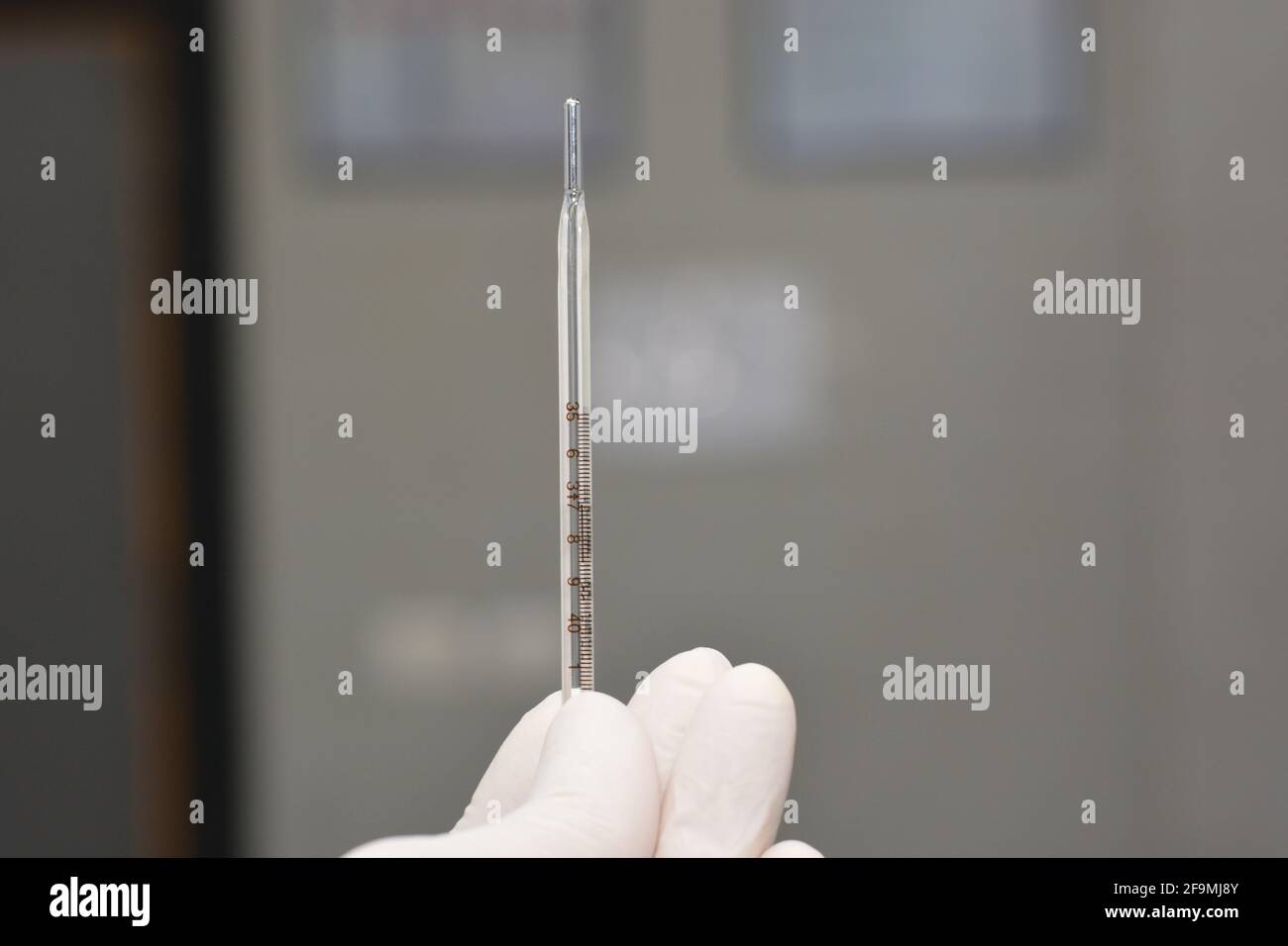 Medical mercury thermometer for measuring body temperature, clinical
