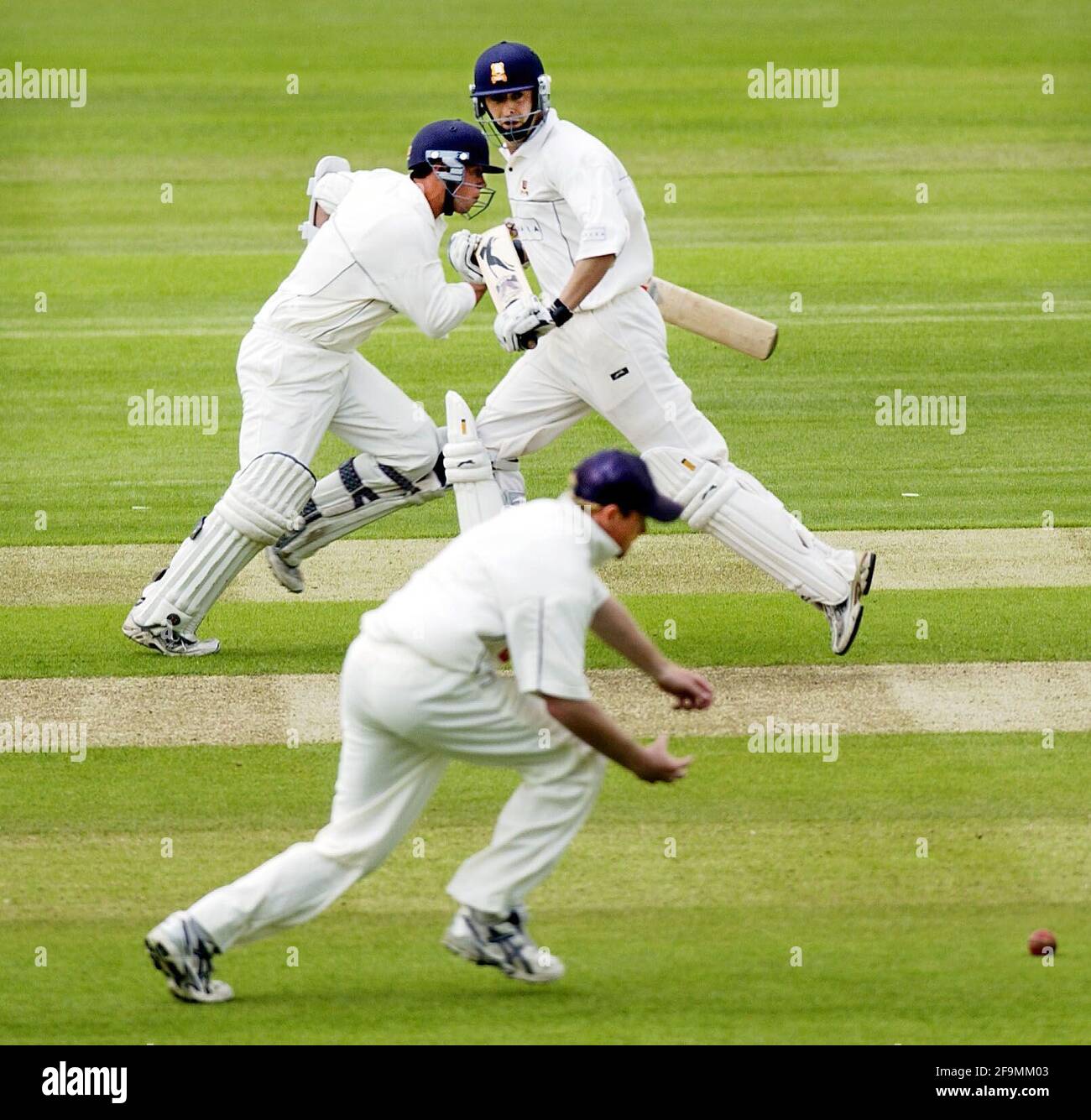 CRICKET C&G TROPHY WARKS V ESSEX AT EDGBASTON L-R M.L.PETTINI AND A.P.GRAYSON RUN AS I.R.BELL IS ABOUT TO PICK UP THE BALL 28/3/2003 PICTURE DAVID ASHDOWNCRICKET Stock Photo