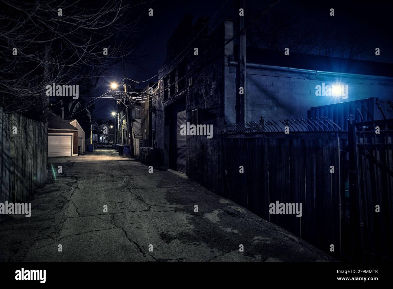 Page 17 Dark Alleyway At Night High Resolution Stock Photography And Images Alamy