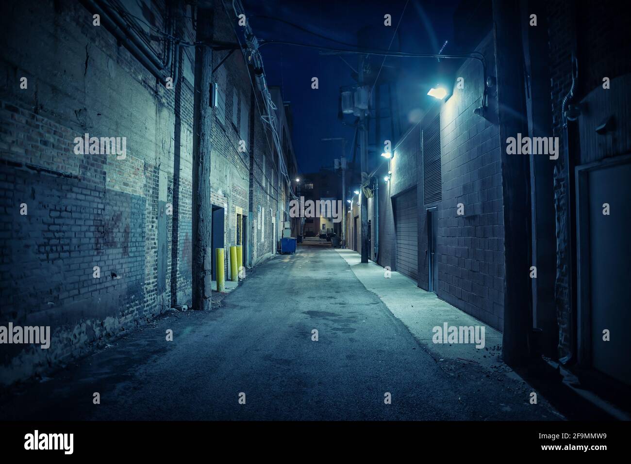 Alleyway Night Scary High Resolution Stock Photography And Images Alamy