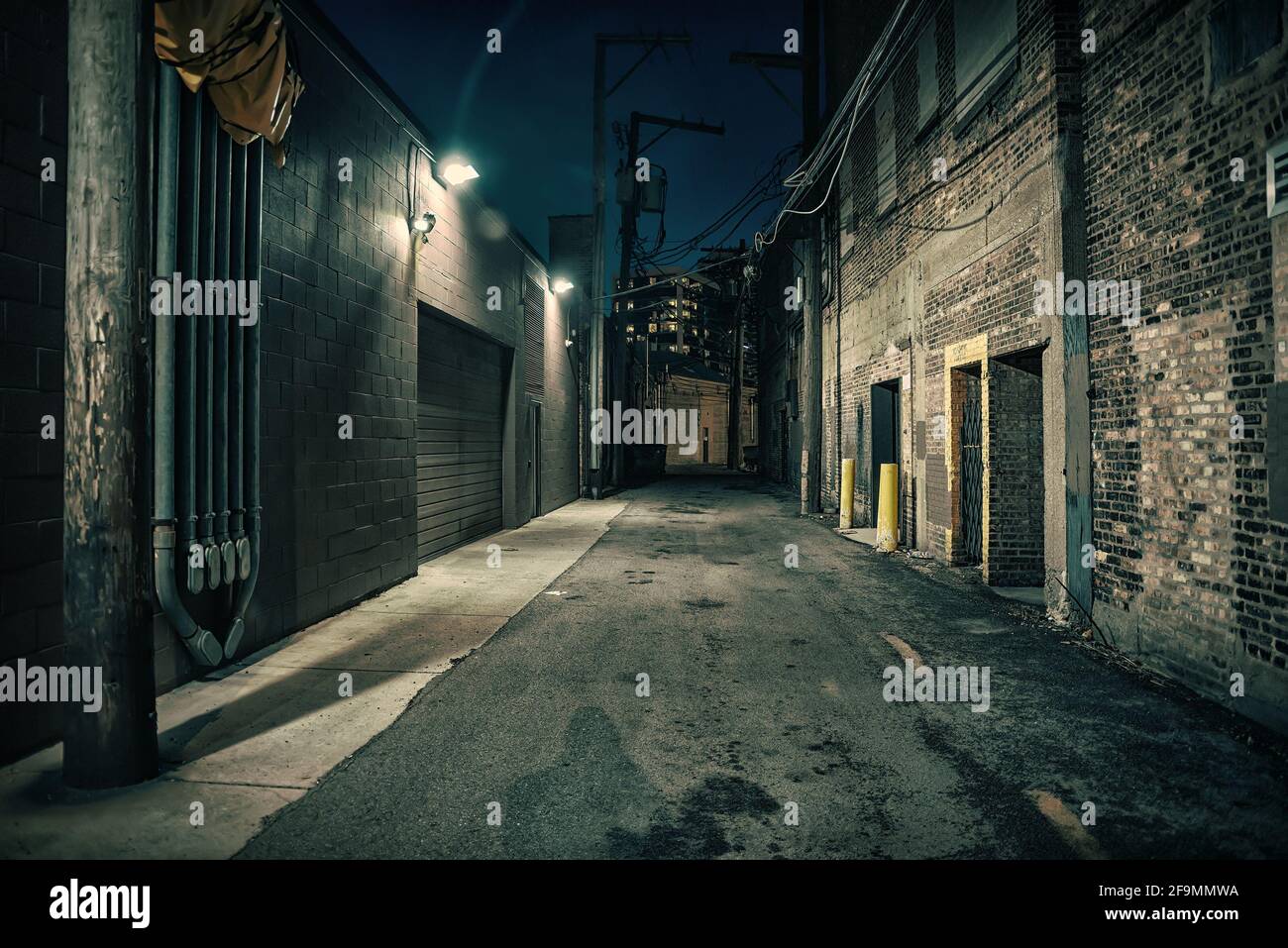 Alleyway Night Scary High Resolution Stock Photography And Images Alamy
