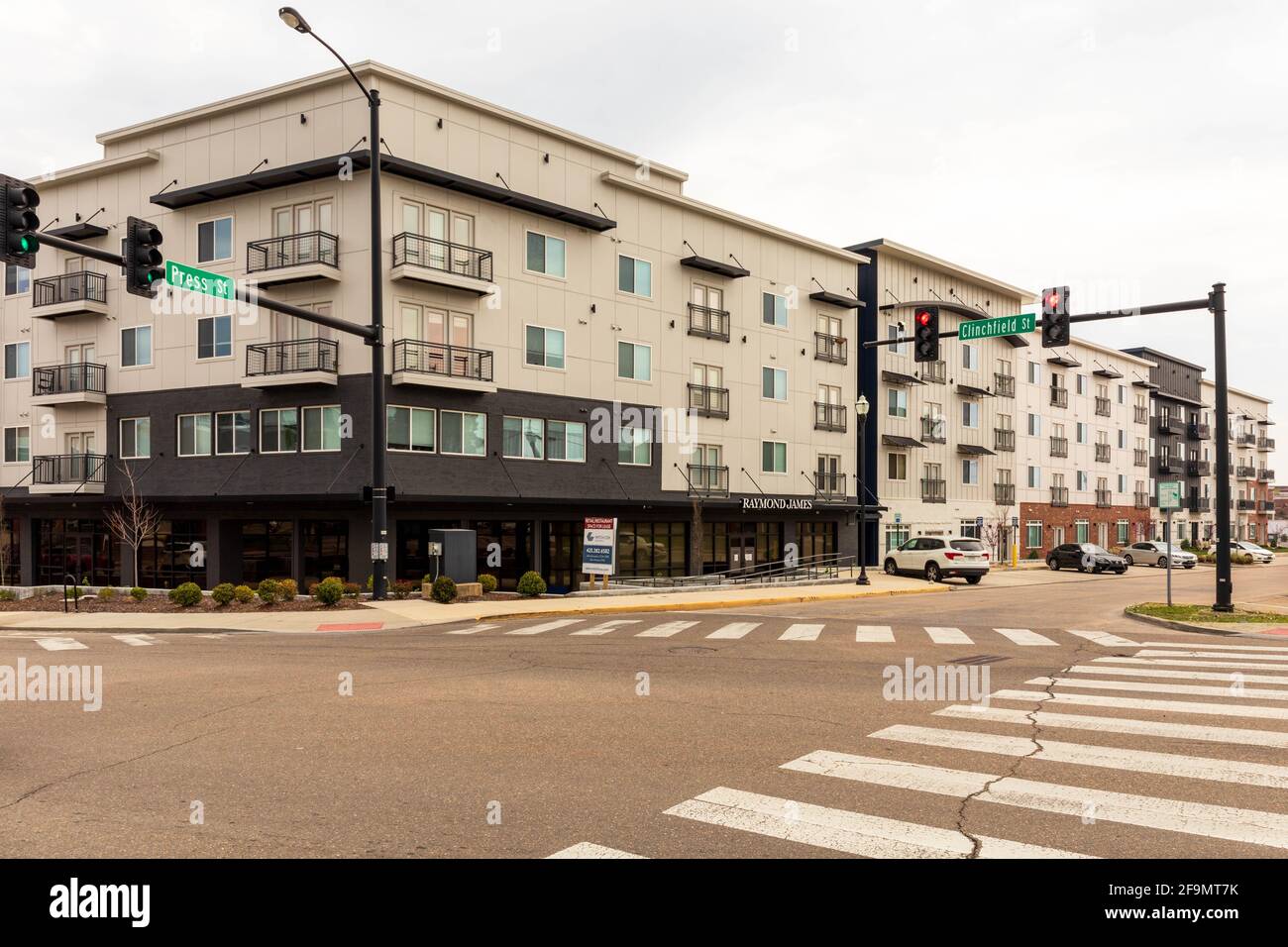 KINGSPORT, TN, USA--8 APRIL 2021:Large apartment complex at Clinchfield and Press Sts., offered by Mitch Cox, Realtors. Stock Photo