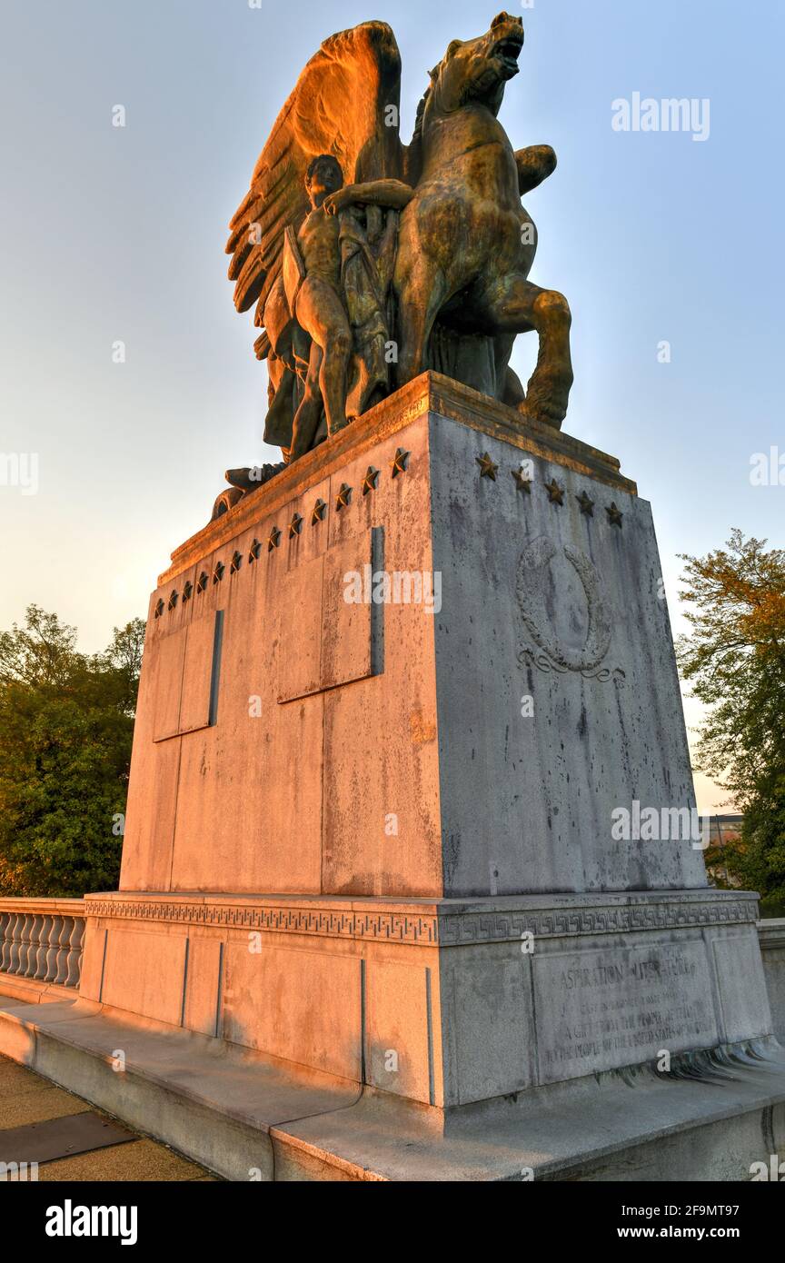 Arts of Peace, bronze, fire-gilded statue groups on Lincoln Memorial Circle in West Potomac Park at sunset in Washington, DC Stock Photo