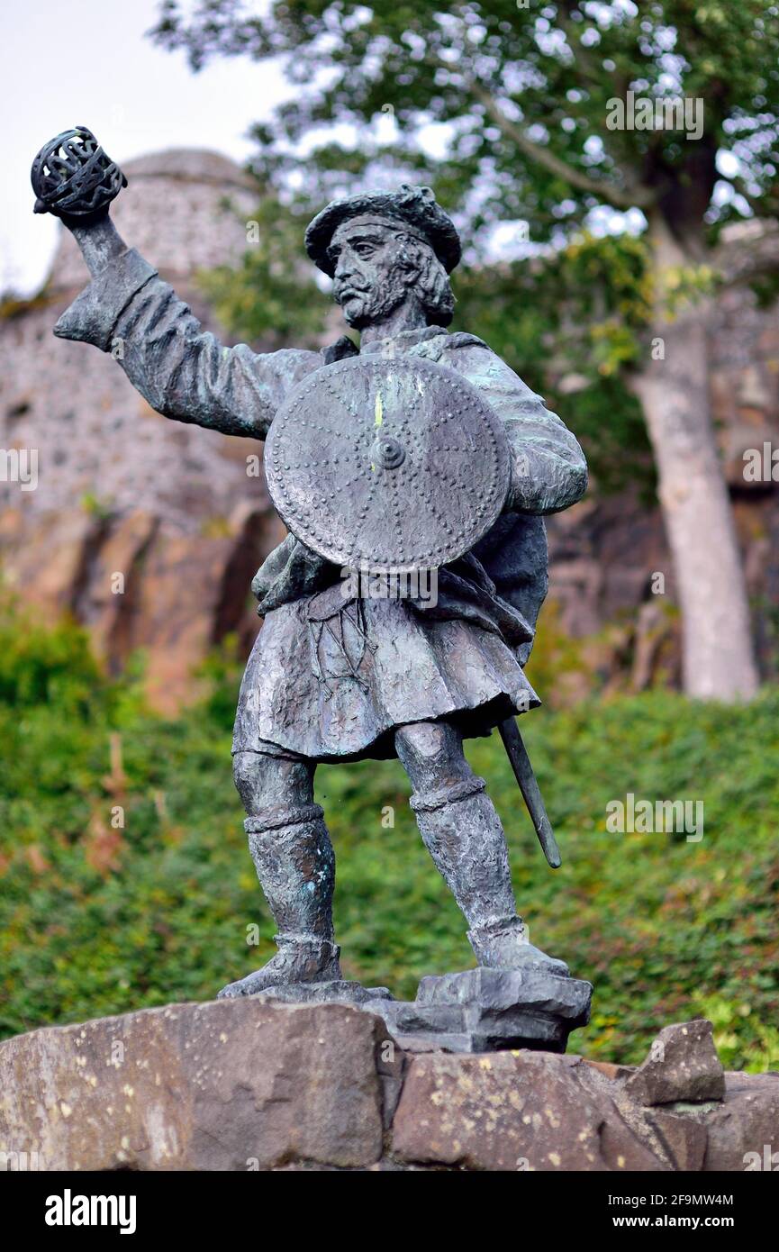 Stirling, Scotland, United Kingdom. A statue of Rob Roy beneath Stirling Castle. Robert Roy MacGregor (Rob Roy), 1671–1734). Stock Photo