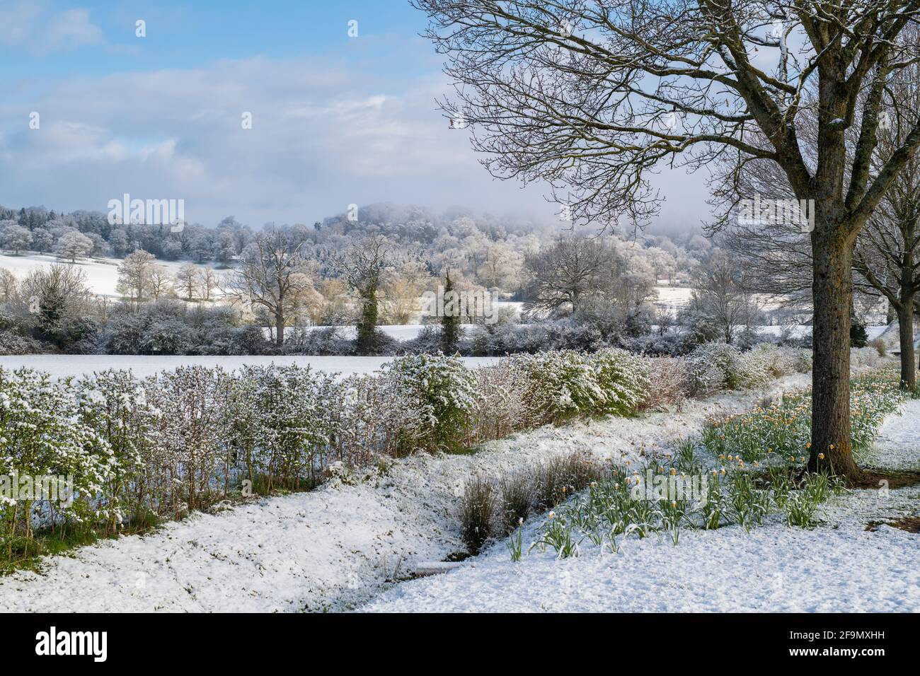 Cotswold countryside in the spring snow. Bourton on the Hill, Cotswolds ...