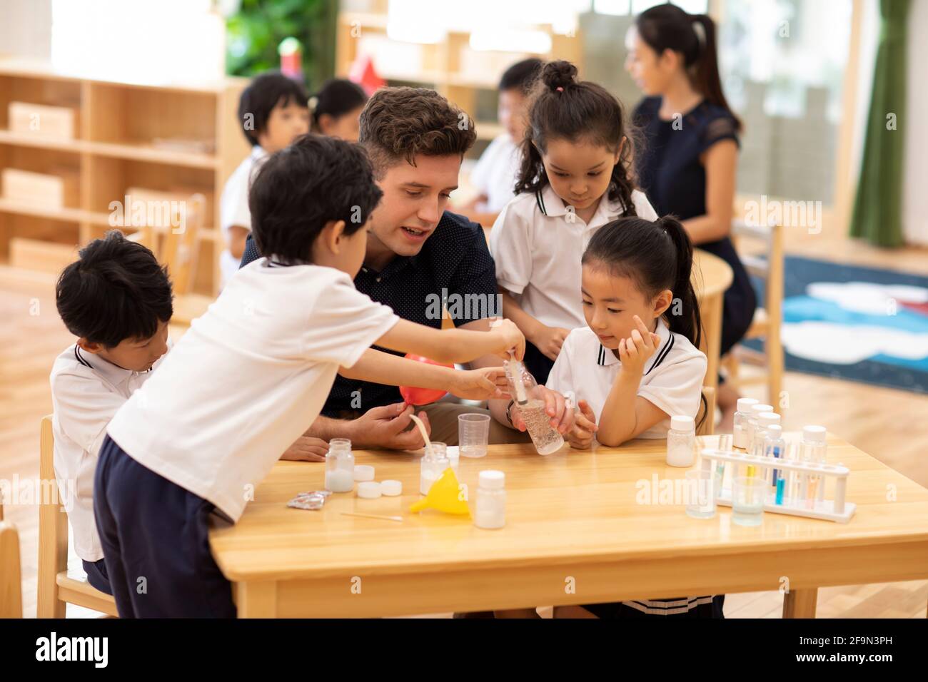 Children having science class Stock Photo - Alamy