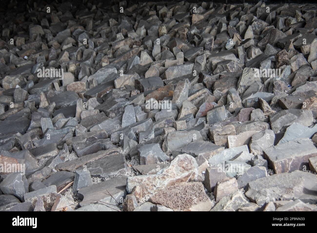 Pile of gravel at the roadside for road construction Stock Photo - Alamy