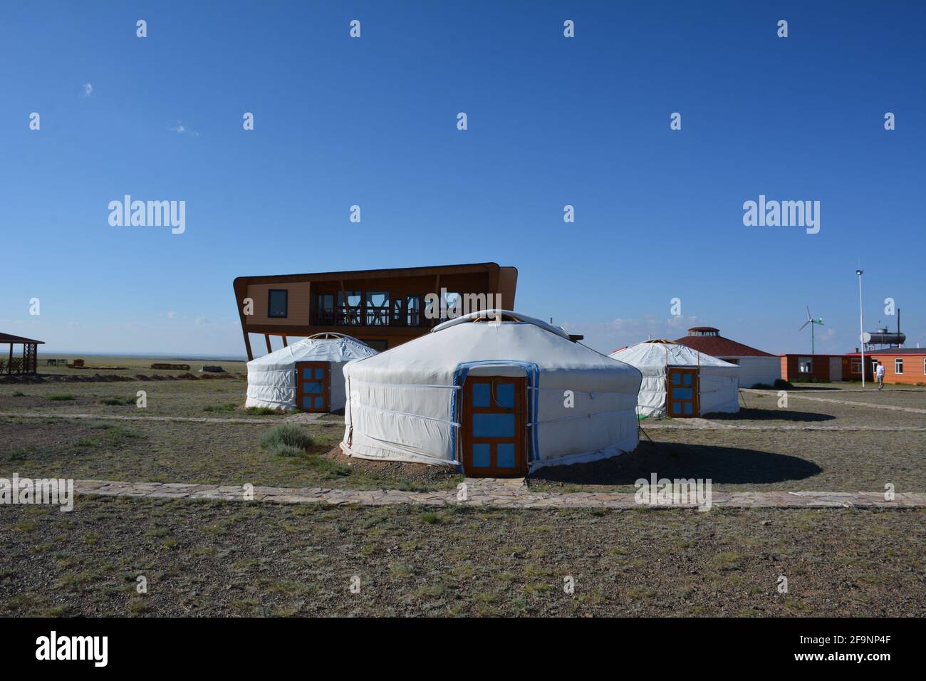 Ger camp at the Bayanzag / Flaming Cliffs area of the Gobi Desert in the Ömnögovi Province of Mongolia, where important fossil finds have been made. Stock Photo
