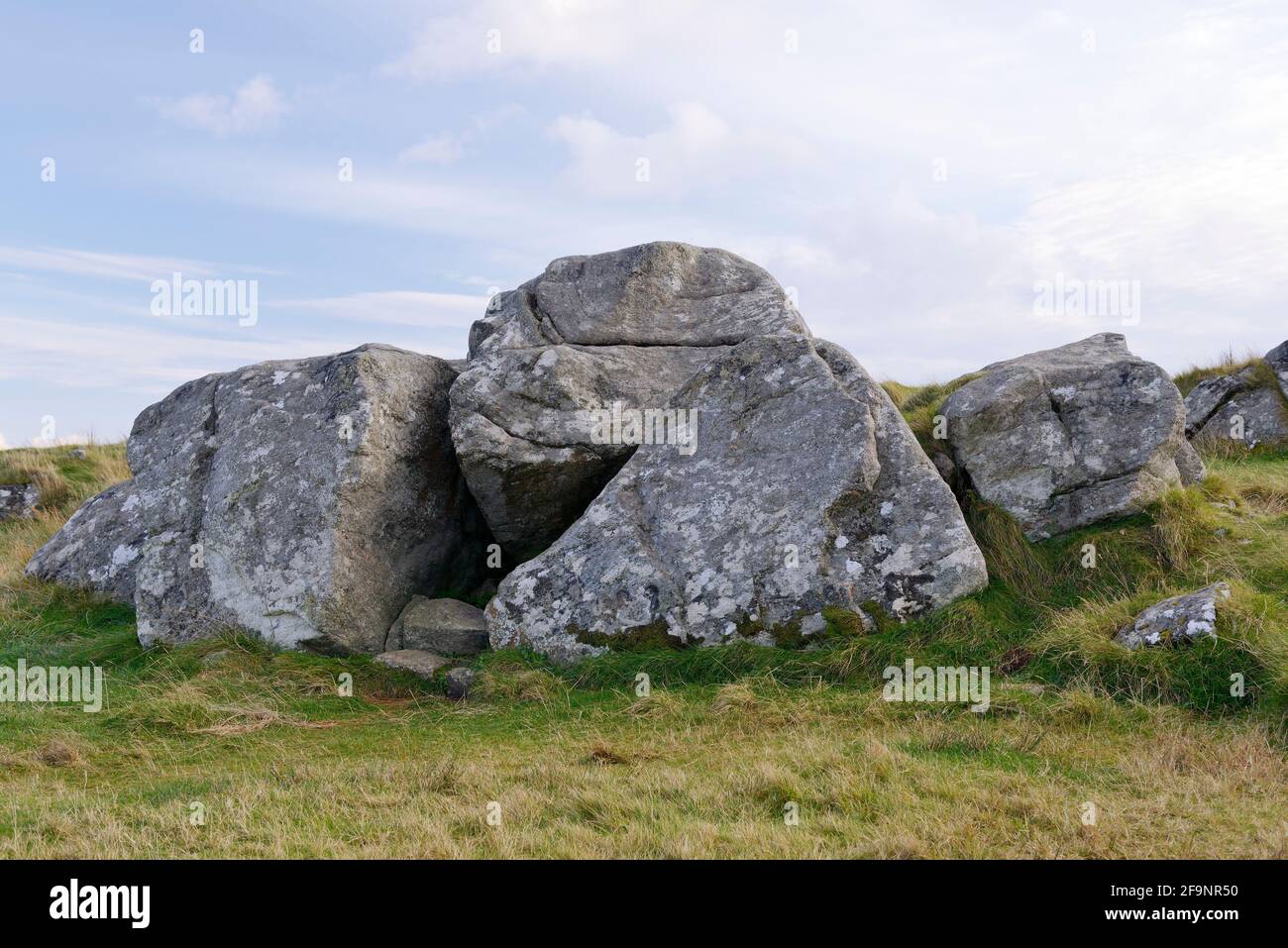 Tursachan prehistoric stones at Callanish, Lewis, Scotland aka Callanish I. Crag and tail rock outcrop structure forming the focal point of the stones Stock Photo