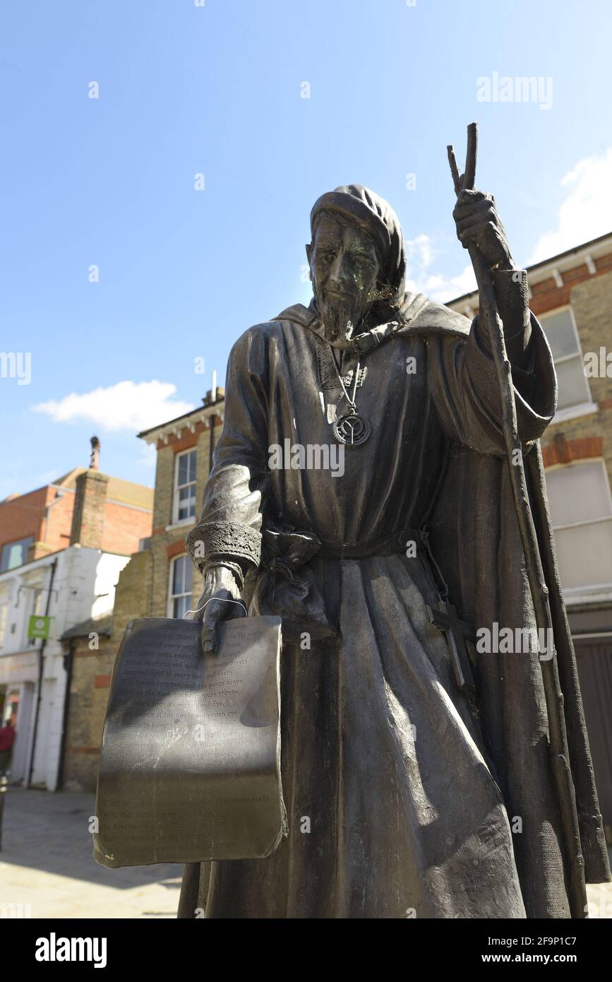 Canterbury, Kent, UK. Statue of Geoffrey Chaucer (Sam Holland: 2016) in the High Street. Figures of the pilgrims around the base (Lynn O'Dowd) are mod Stock Photo