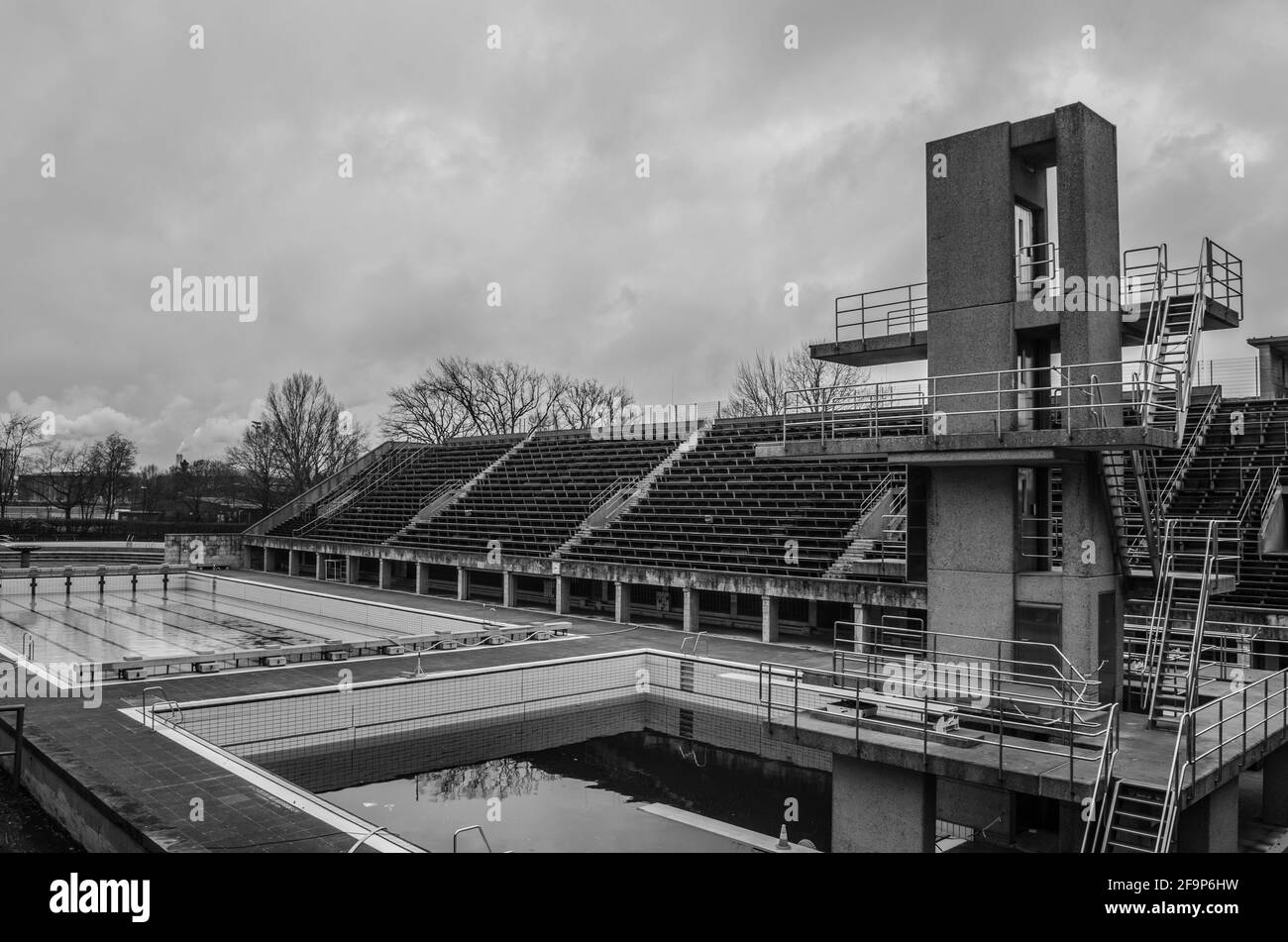 Empty olympic swimming pool Black and White Stock Photos & Images - Alamy
