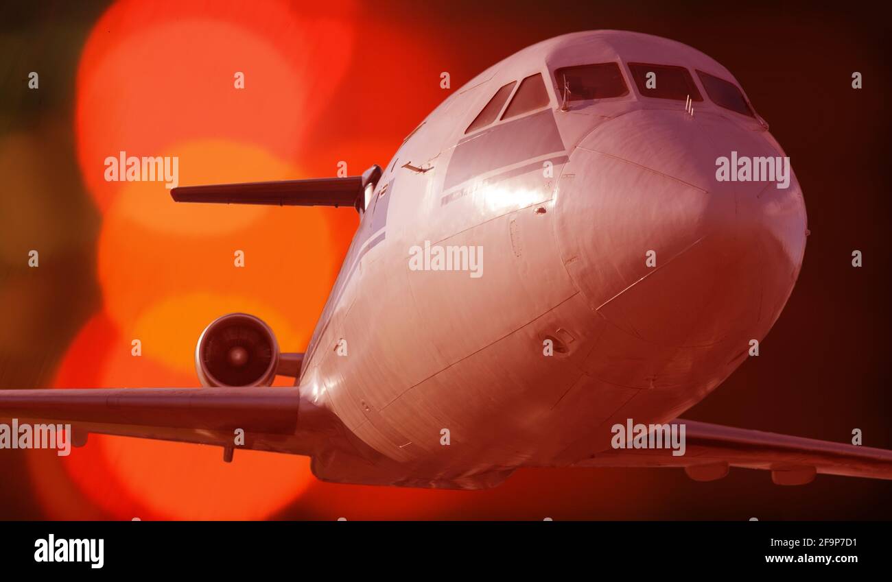 Flying passenger plane hi-res stock photography and images - Alamy