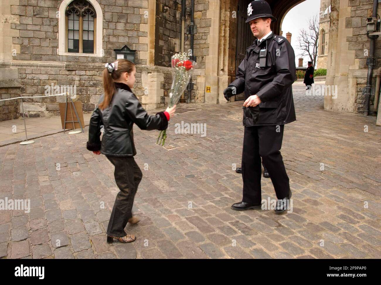 Laying flowers for the queen hires stock photography and images Alamy
