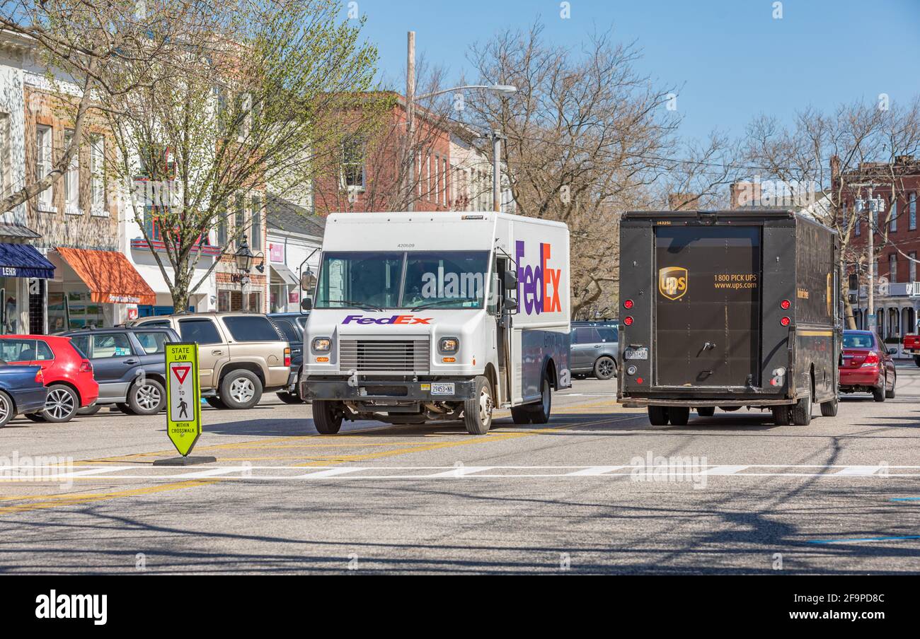 Fedex truck hi-res stock photography and images - Alamy