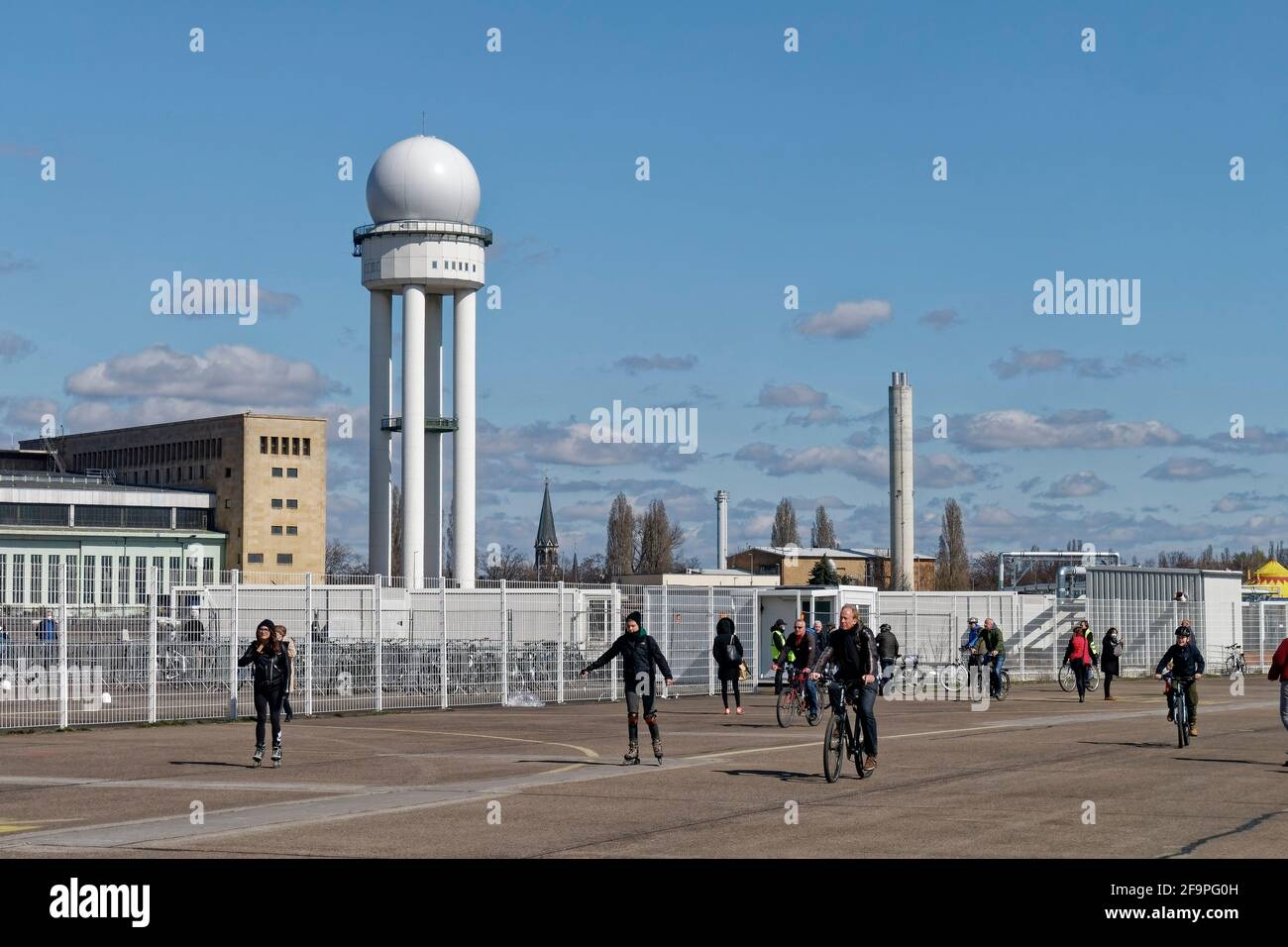 Corona Impfzentrum in Tempelhof, Tempelhofer Feld, Flughafen Tempelhof, Berlin Stock Photo