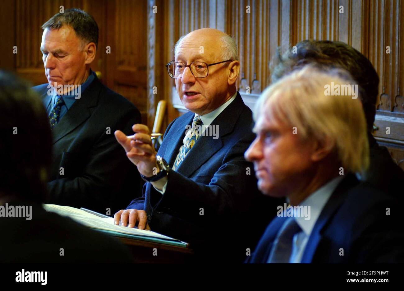 THE CULTURE,MEDIA AND SPORT COMMITEE HOLD A PRESS CONFERENCE IN THE HOC ON THE REPORT INTO THE WEMBLEY NATIONAL STADIUM PROJECT-'INTO INJURY TIME'.L-R ,ALAN KEEN MP , GERALD KAUFMAN MP AND,MICHAEL FABRICANT  MP. 10/7/02 PILSTON Stock Photo