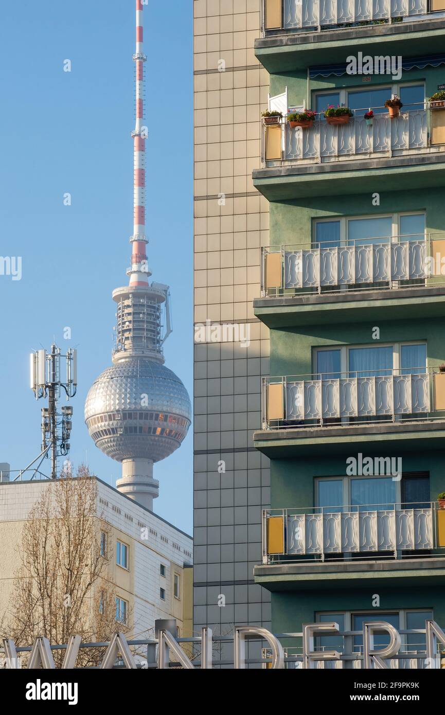 05.12.2019, Berlin, Berlin, Germany - Mitte - residential buildings in the city center east of Berlin. 0CE191205D004CAROEX.JPG [MODEL RELEASE: NOT APP Stock Photo