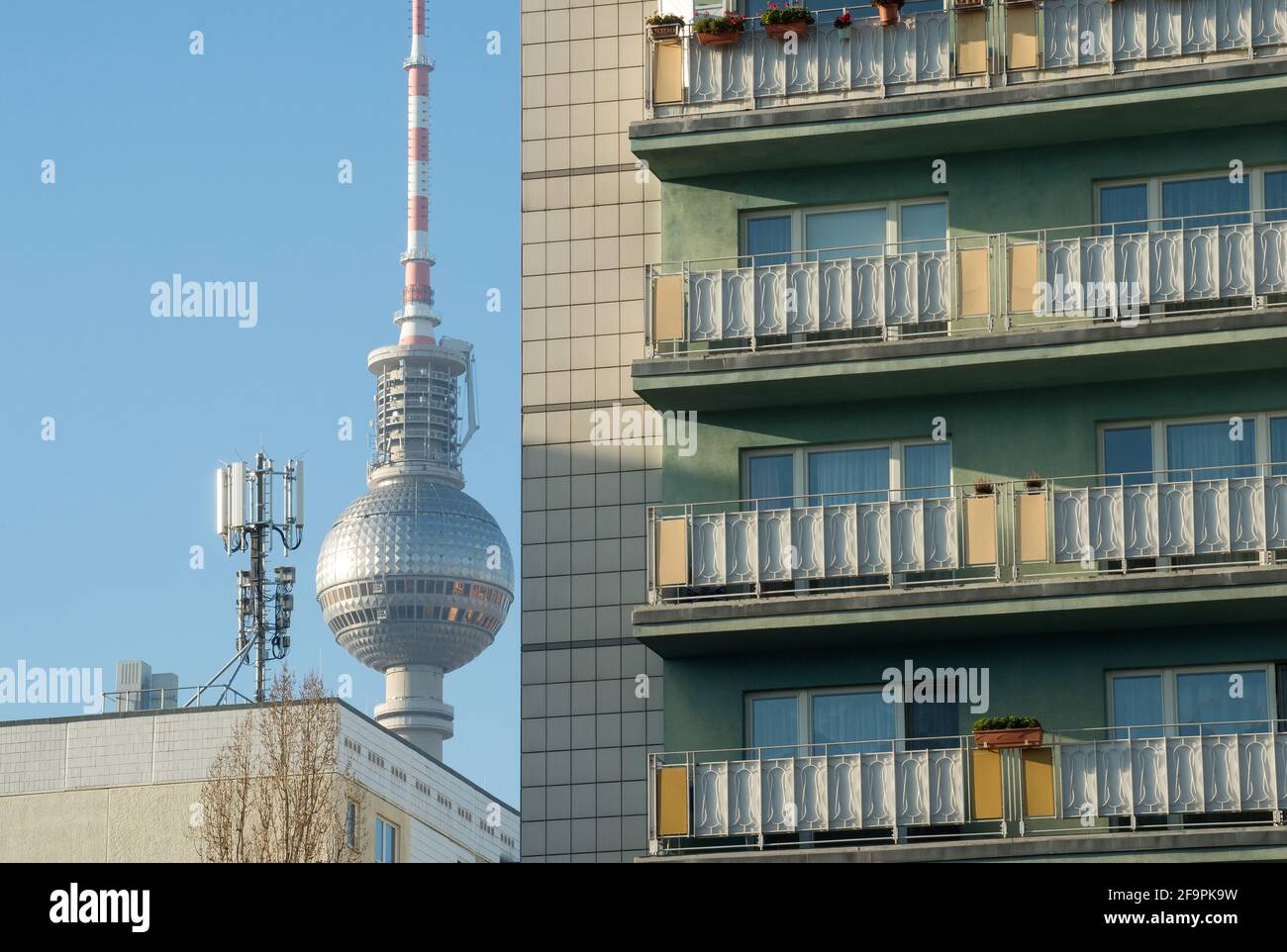 05.12.2019, Berlin, Berlin, Germany - Mitte - Residential buildings in the East Berlin city center. 0CE191205D005CAROEX.JPG [MODEL RELEASE: NOT APPLIC Stock Photo