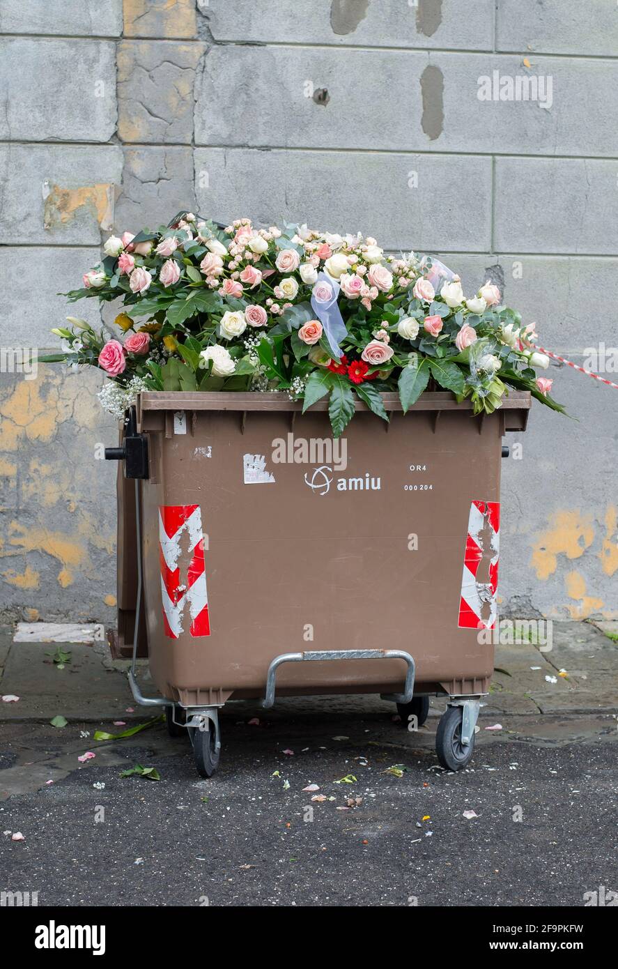 15.10.2020, Genoa, , Italy - Flower decorations from funerals and burials on a waste container. 0CE201015D003CAROEX.JPG [MODEL RELEASE: NOT APPLICABLE Stock Photo