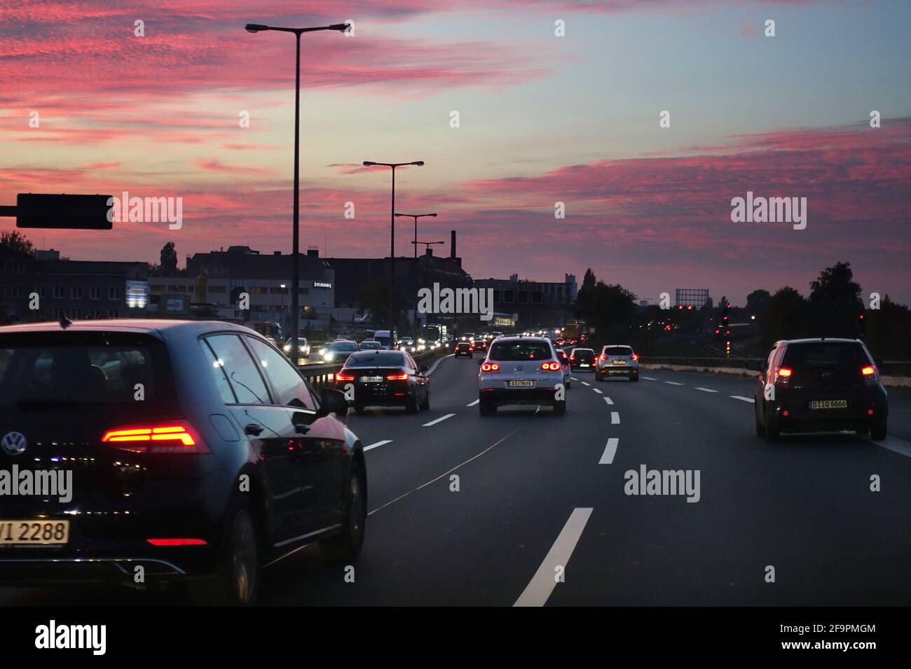 09.10.2018, Berlin, Berlin, Germany - Cars at dawn on the city highway A100 before the Tempelhofer Damm exit. 00S181009D446CAROEX.JPG [MODEL RELEASE: Stock Photo