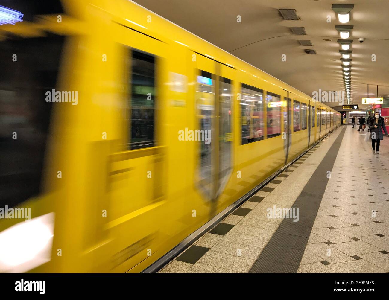 26.01.2021, Berlin, , Germany - Subway line 9 at Zoologischer Garten station. 00S210126D337CAROEX.JPG [MODEL RELEASE: NO, PROPERTY RELEASE: NO (c) car Stock Photo