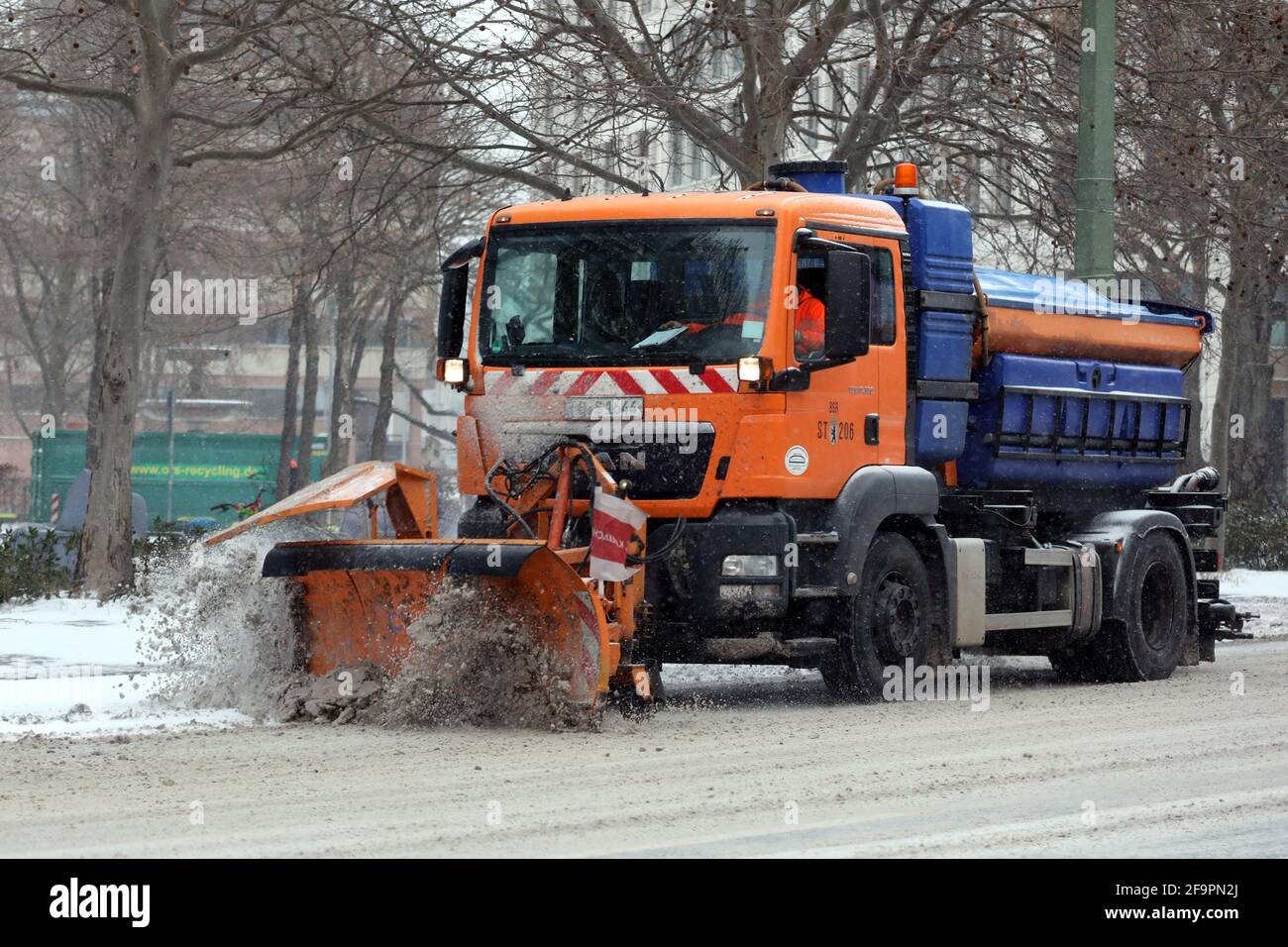 07.02.2021, Berlin, , Germany - Winter service of BSR clears a street from snow. 00S210207D489CAROEX.JPG [MODEL RELEASE: NO, PROPERTY RELEASE: NO (c) Stock Photo