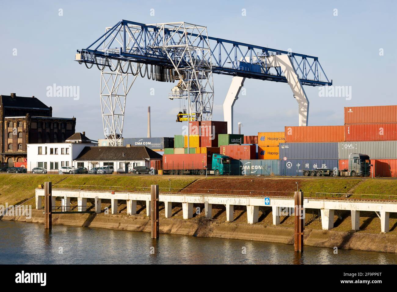 23.02.2021, Krefeld, North Rhine-Westphalia, Germany - The Rhine port Krefeld is the fourth largest port in NRW, container handling at the KCT Krefeld Stock Photo