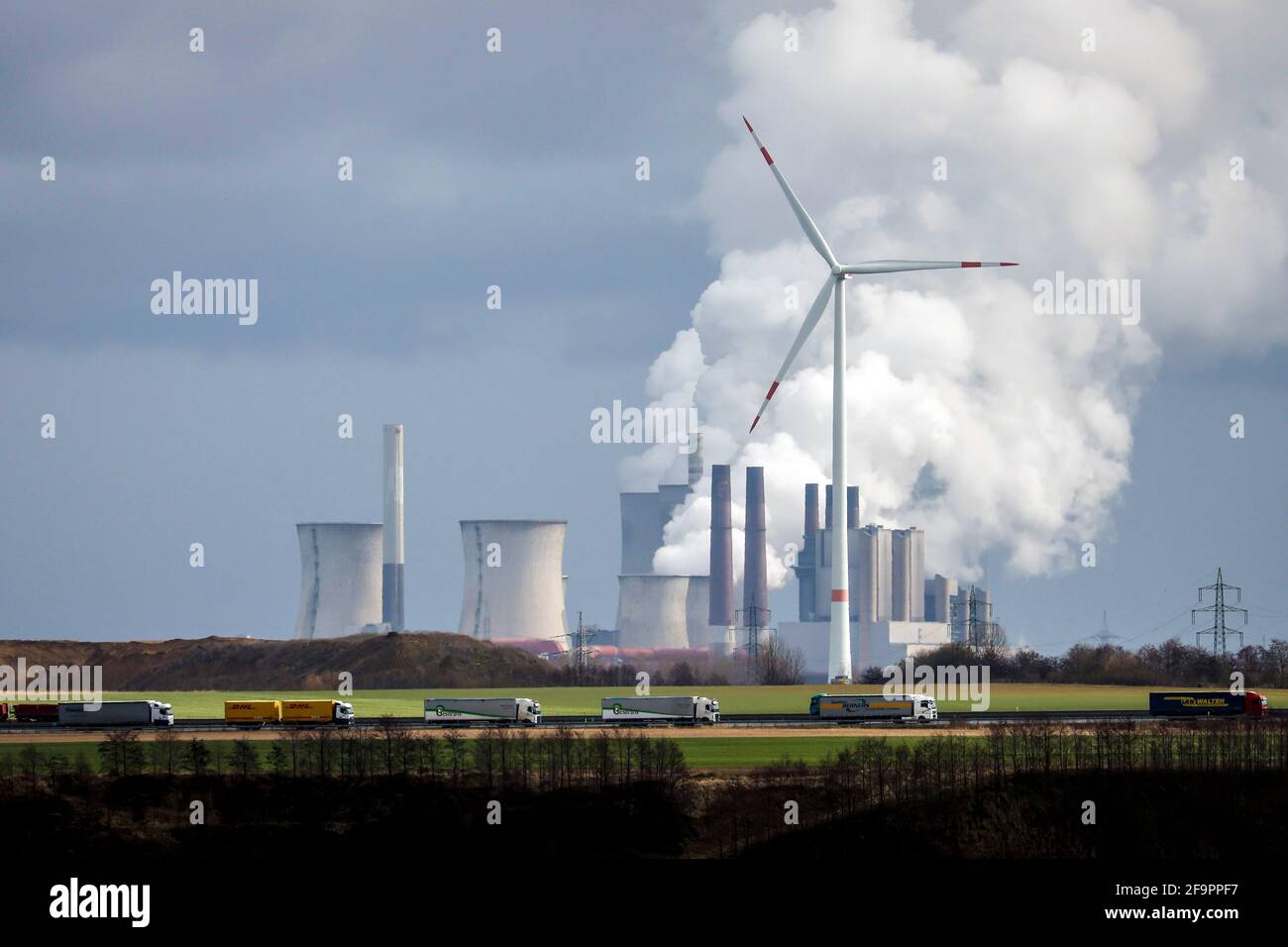 16.03.2021, Grevenbroich, North Rhine-Westphalia, Germany - Truck on freeway A44 and wind farm in front of RWE power plant Neurath, lignite-fired powe Stock Photo