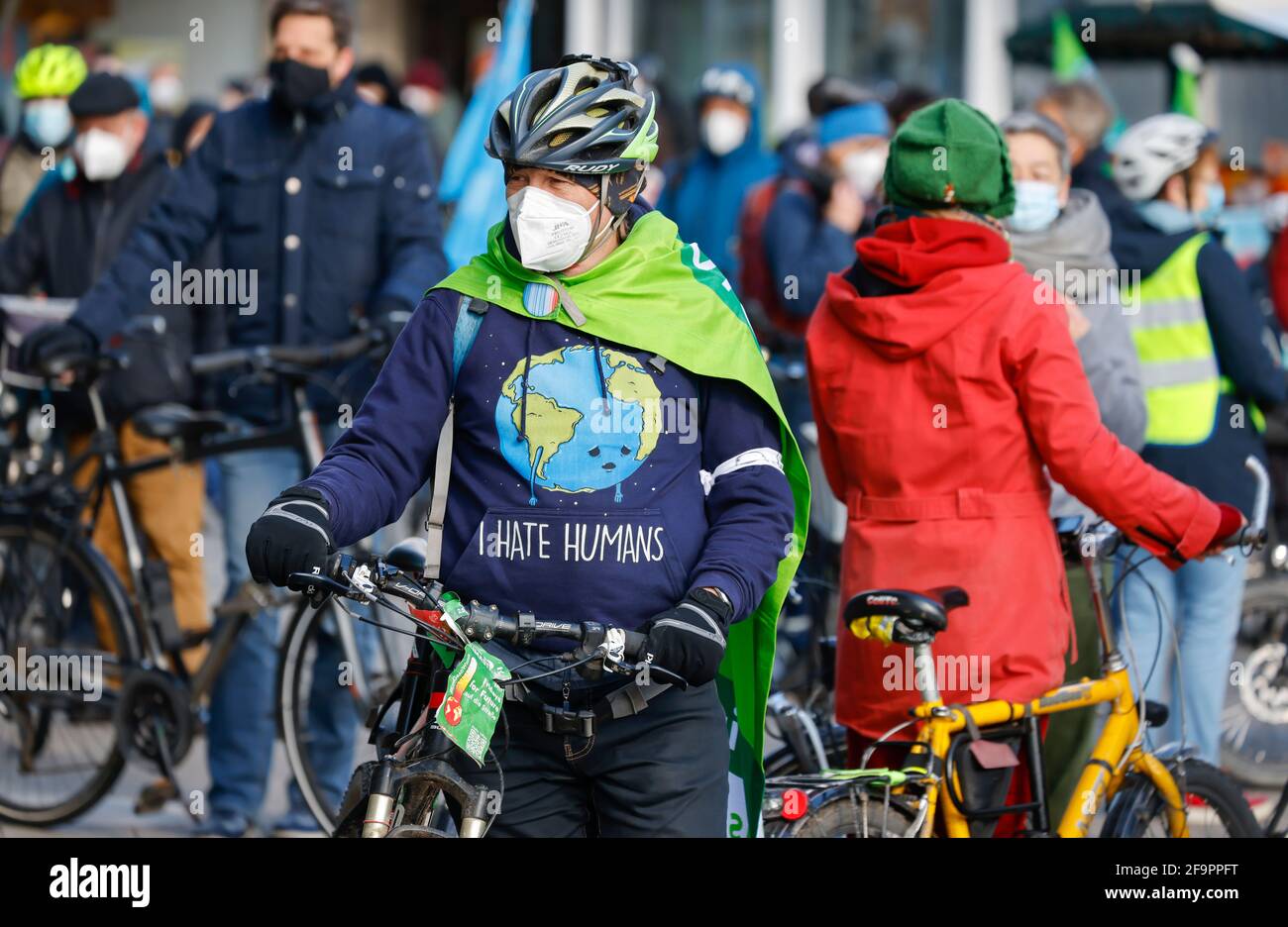 19.03.2021, Essen, North Rhine-Westphalia, Germany - Fridays for Future, climate activists demonstrate in times of the Corona Pandemic corona conform Stock Photo