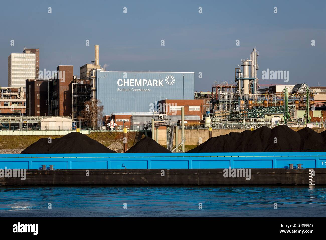 24.03.2021, Leverkusen, North Rhine-Westphalia, Germany - Bayer Chempark Leverkusen, site on the Rhine, one third of the entire chemical production in Stock Photo