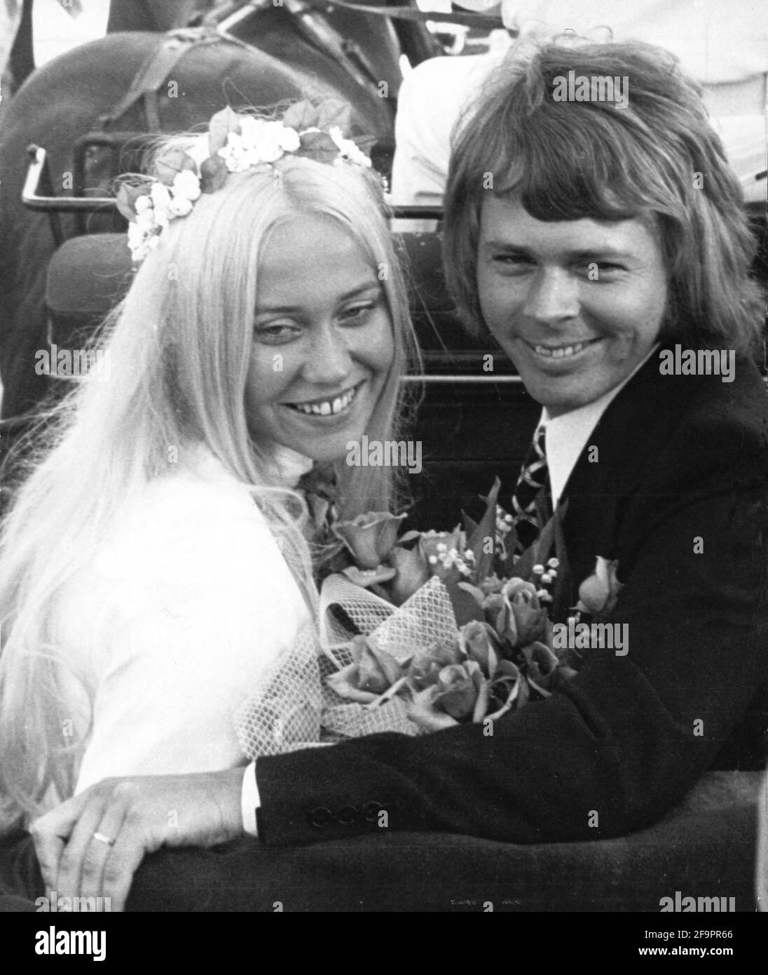 Agnetha Faltskog and Bjorn Ulvaeus getting married at Verum church in Verum, Sweden, on July 06, 1971. Photo: Olle Karud / Expressen / TT / code 30 Stock Photo